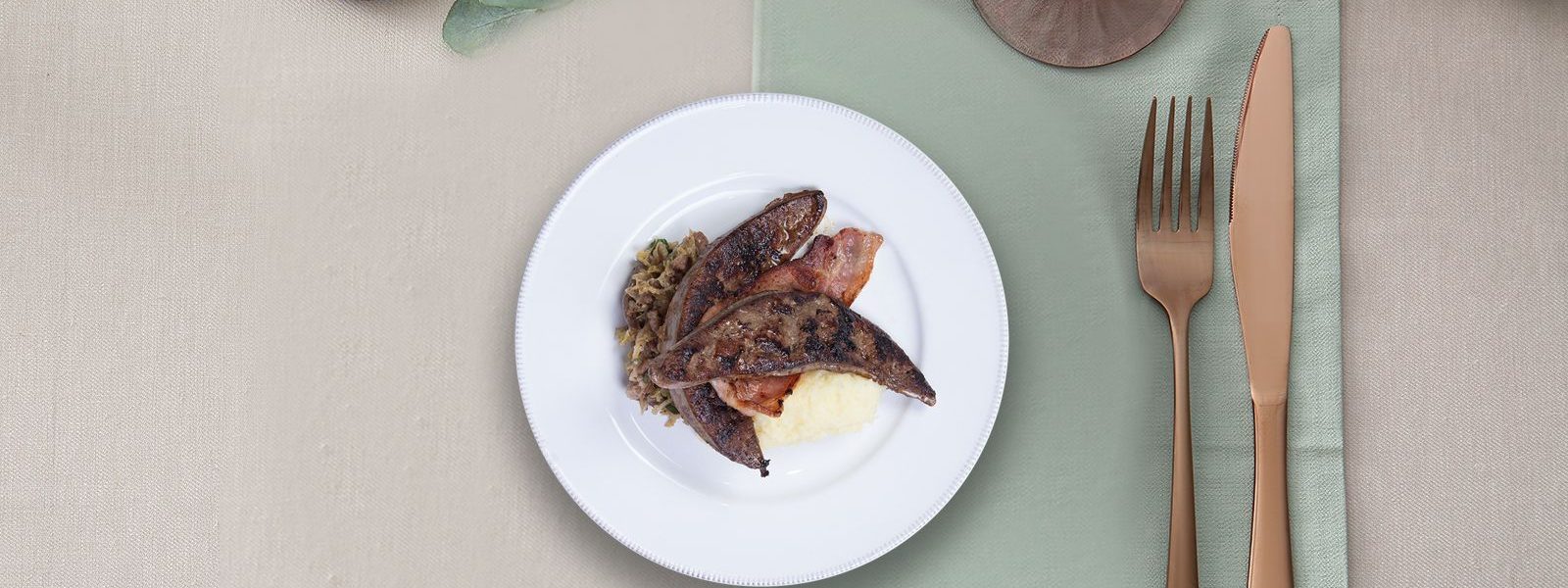 Calves Liver Served With Mash Potatoes, Smoked Bacon, Red Onions & Sage