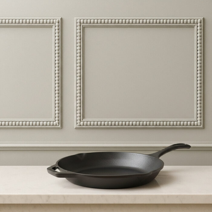 lodge_cast_iron_chefs_skillet,_26cm