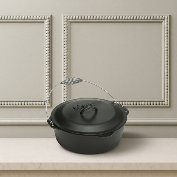 lodge_cast_iron_dutch_oven,_bail_handle_26cm
