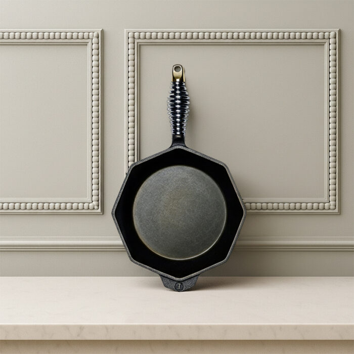 lodge_finex_cast_iron_skillet,_25cm