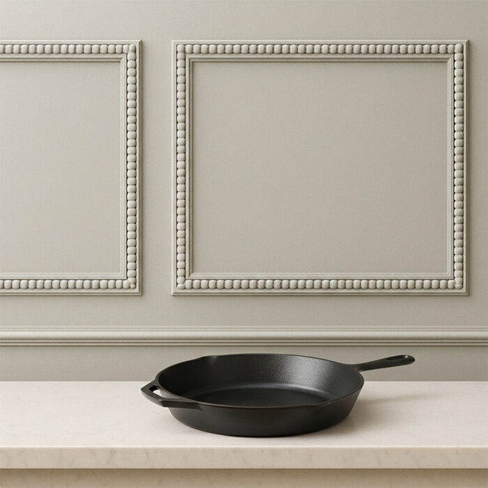 lodge_round_cast_iron_skillet,_30.5cm