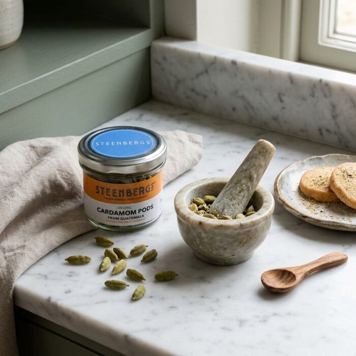 steenbergs,_organic_cardamom_pod