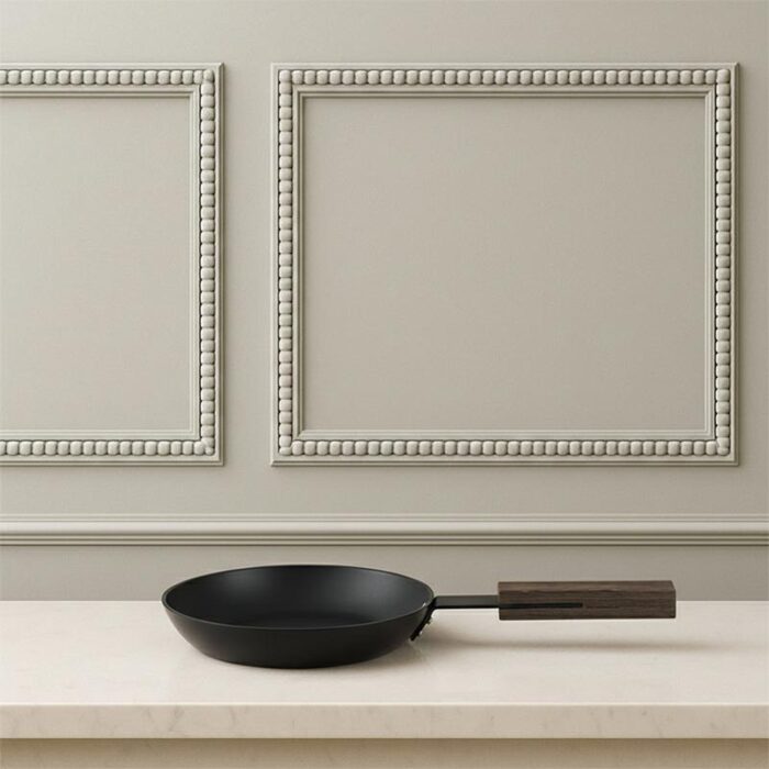 black-,-pan,-by-lara-caffi,-cm-20,-shining-black