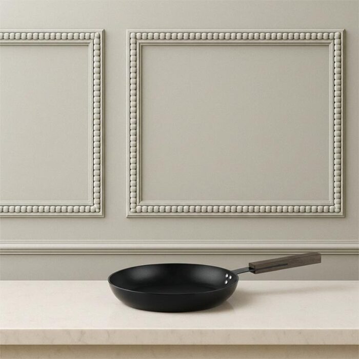 black,-pan,-by-lara-caffi,-cm-28,-shining-black