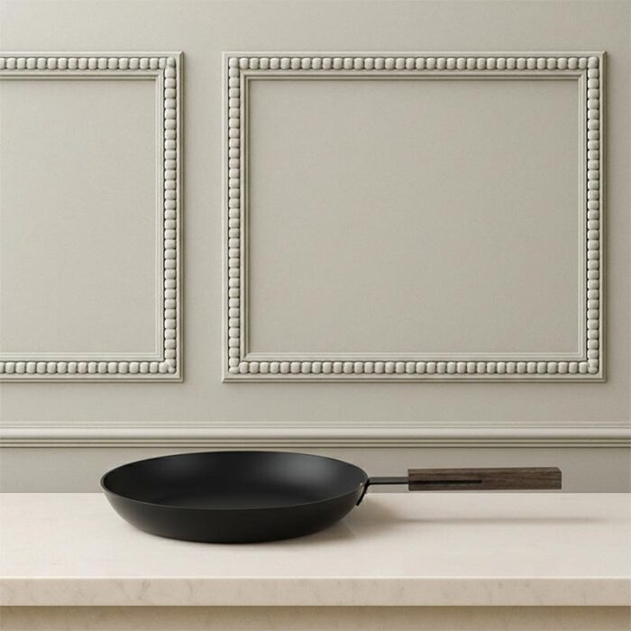 black,-pan,-by-lara-caffi,-cm-32,-shining-black